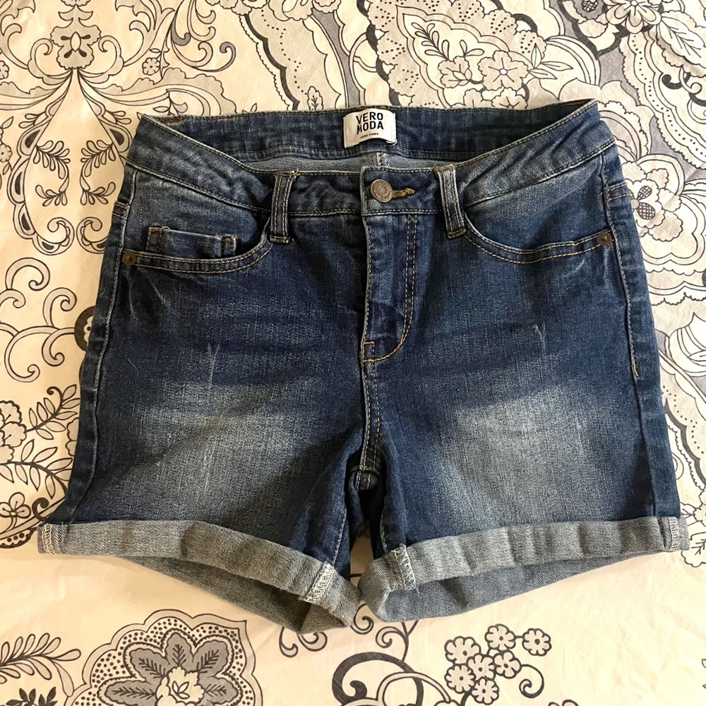 3/10$ Denim/jean shorts with cuffed leg, mid length